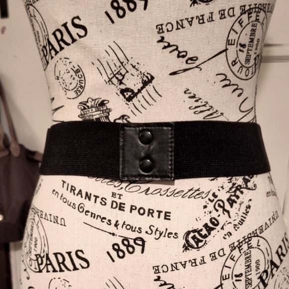 Elegant Silver Braided Stretchable Black Belt. Size Medium - Picture 4 of 5